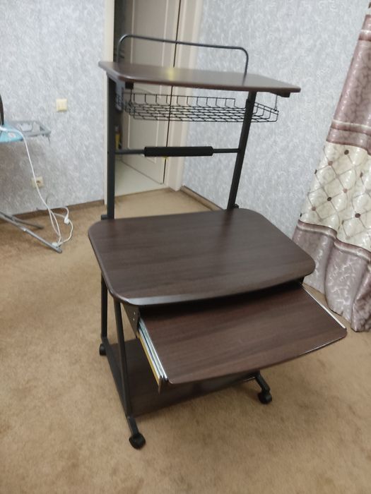 Стол для компьютера