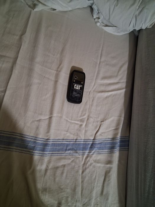 Продавам телефон CAT B 25