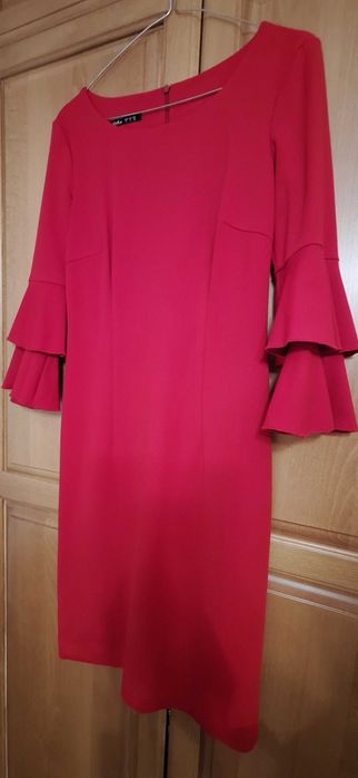 Дамска рокля в червено