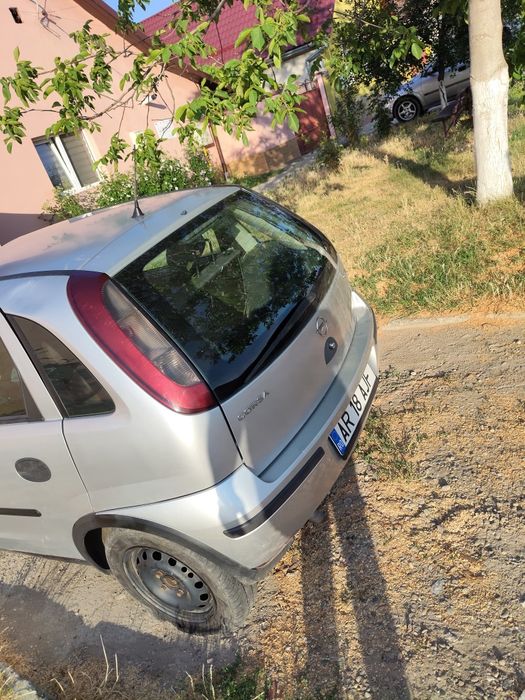 Opel Corsa avariat