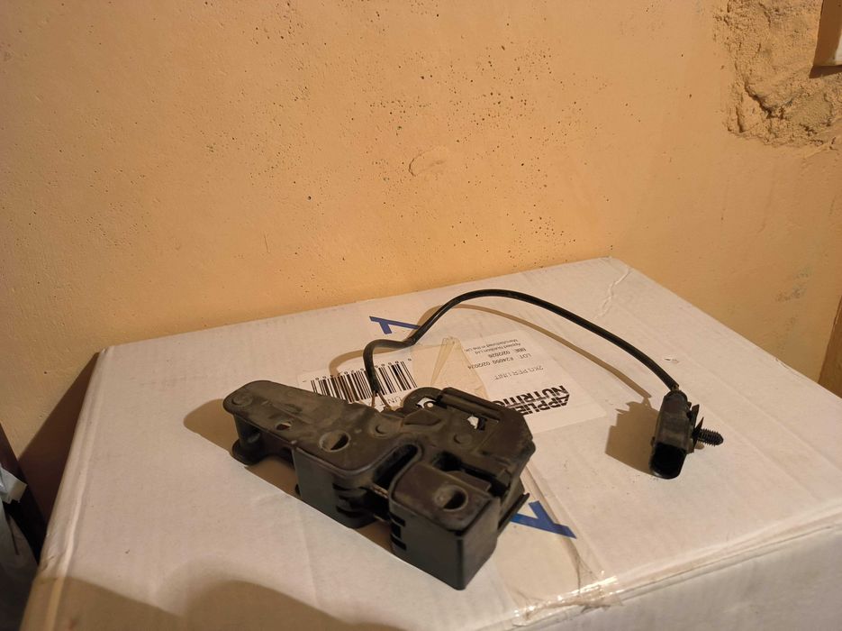 Части за Audi A4 B7 – изсушител, въздуховод и други