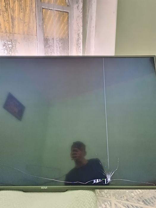 Продам телевизор на запчасти