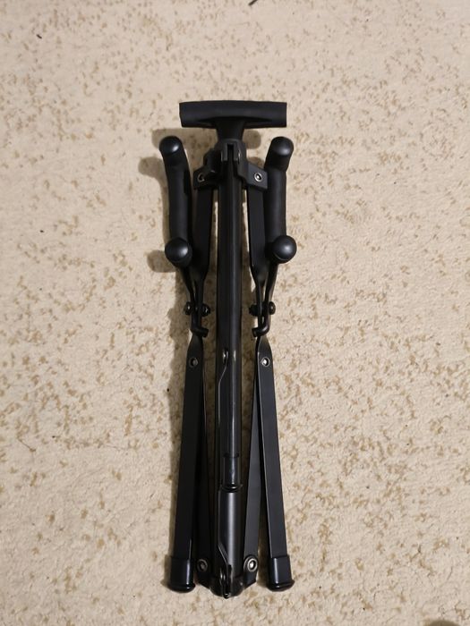 мини стенд для гитары от Fender