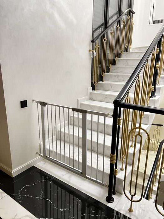 Ворота безопасности, защитный барьер для детей.