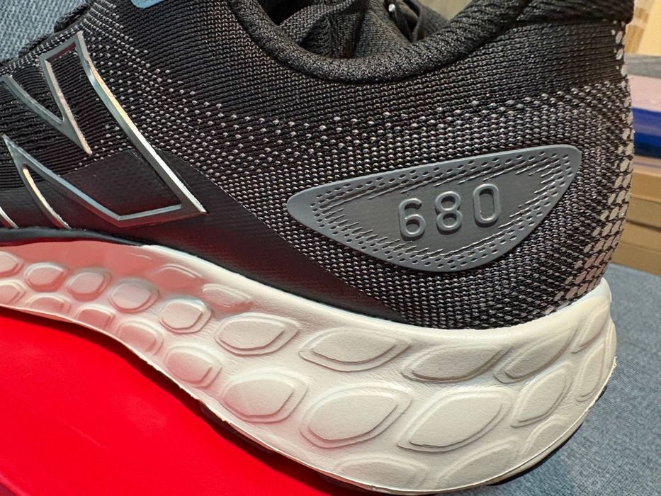 New Balance m680