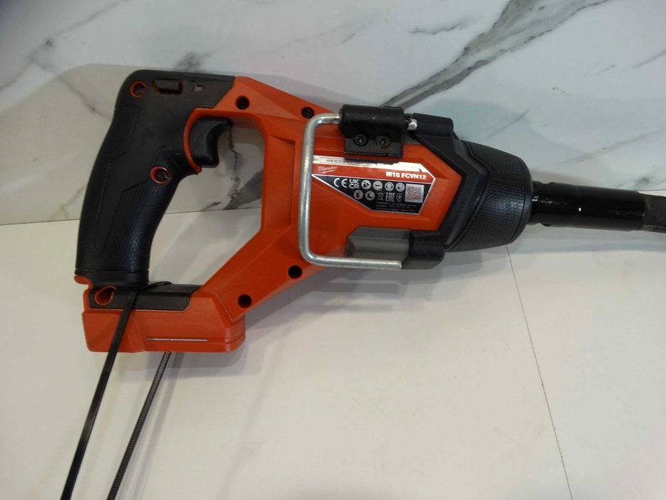 2024 - Milwaukee M18 FCVN12 - Акумулаторен вибратор за бетон