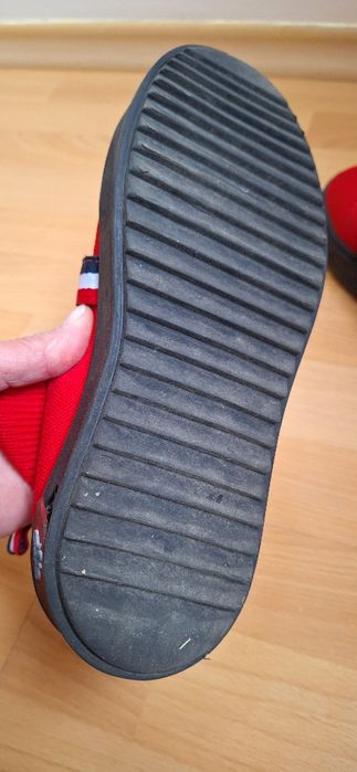 Продавам обувки ном.37