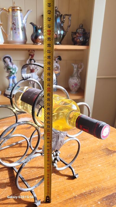 Декоративна стойка, поставка за вино от ковано желязо нова