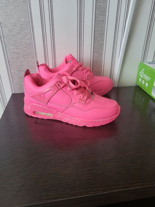 Продам новые красовки, цена 2000