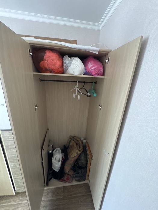 Шкаф бежевый с зеркалами