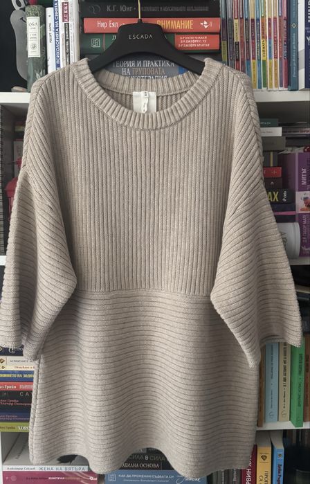 Жесток оувърсайз пуловер М-Л размер