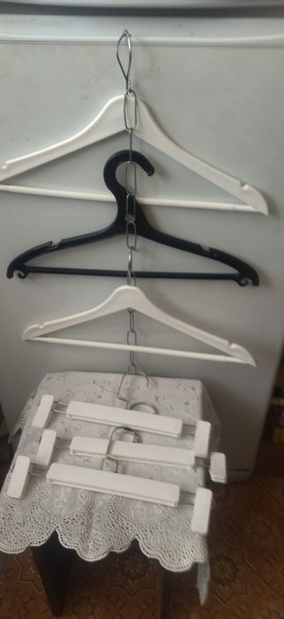 продам фирменные вешалки