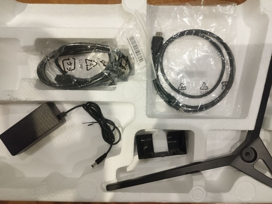 Извит монитор MSI Optix G24 Series