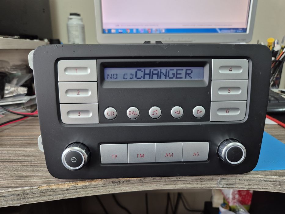 Vw оригинално радио с код,подържа cd changer