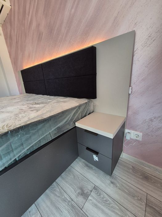 Dormitor matrimonial complet premium – Pat 180x200 cu somieră, măsuță de machiaj și LED – Ca nou