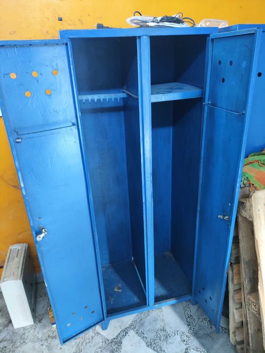 Метален шкаф Гардероб. 2 КРИЛА 70Х50ХН180см.  Малко използван Цена за 1 брой 50 EUR