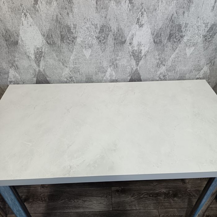 Продам кухонный стол