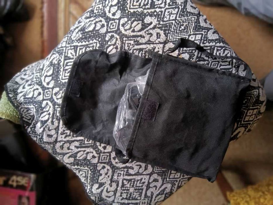 Висококачествен бинокъл в калъф, може да се добави статив