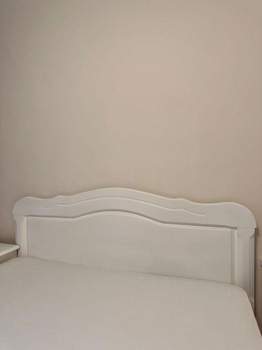 Pat din lemn de fag masiv– 140 x 200 cm, cu noptiere și saltea