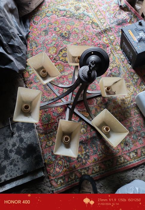 Продам люстру...