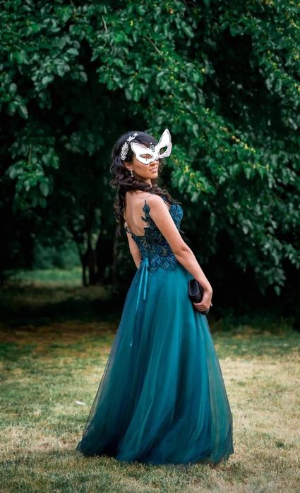 Красива бална рокля