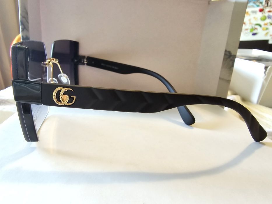 Ochelari de soare Gucci.