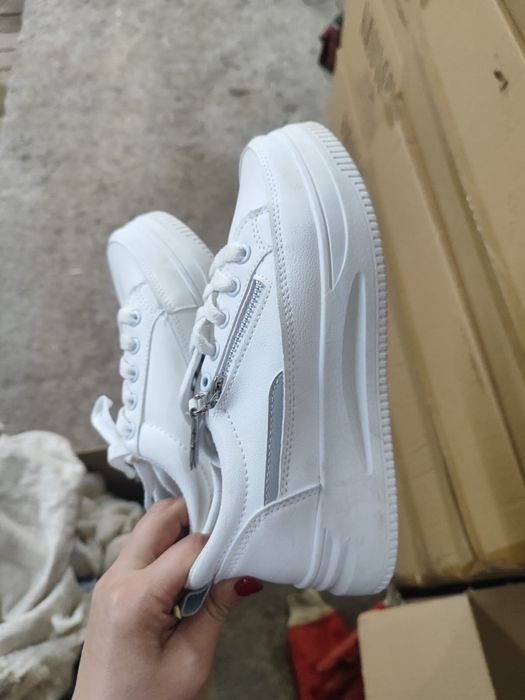 Распродажа кроссовки новые