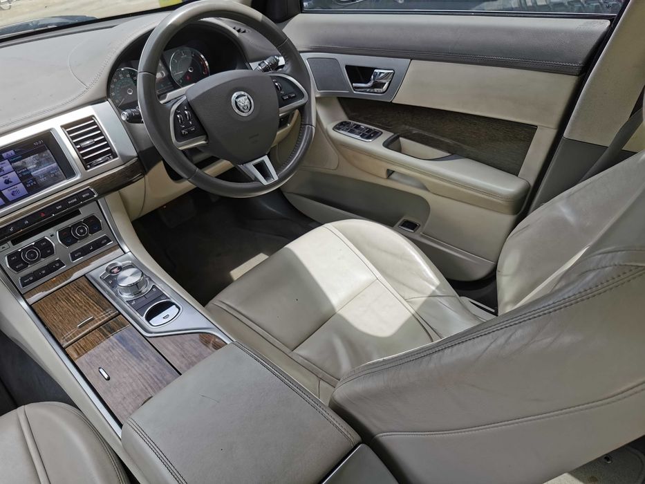 Dezmembrez jaguar xf facelift 2.2 D/bara fata jaguar/far jaguar/capota