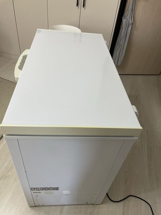 Продам морозильник Midea