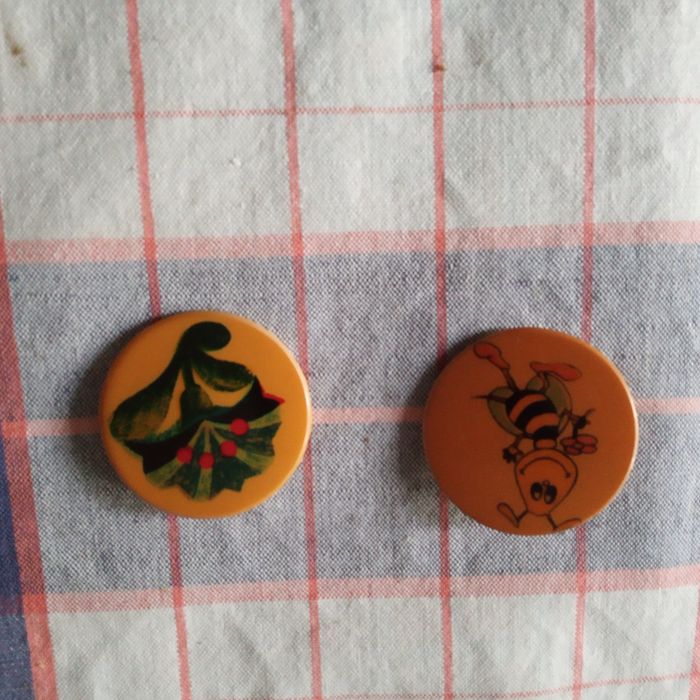 Детска чанта с Мики Маус и брошки