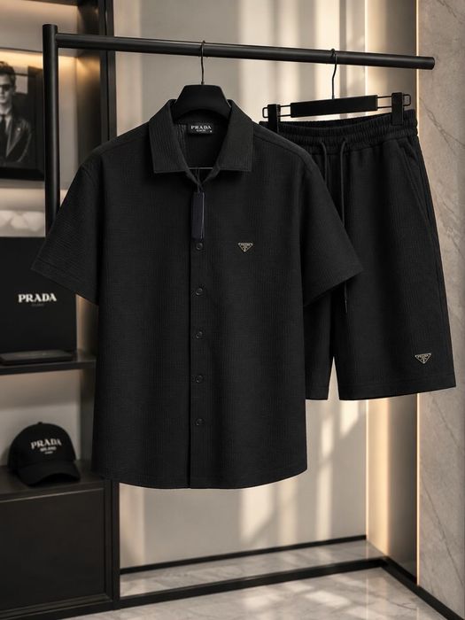 Compleu Prada.