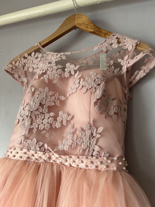 Платье праздничное