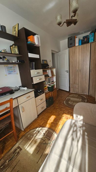 Direct proprietar Apartament 4 camere – aproape de centru,într-o zonă