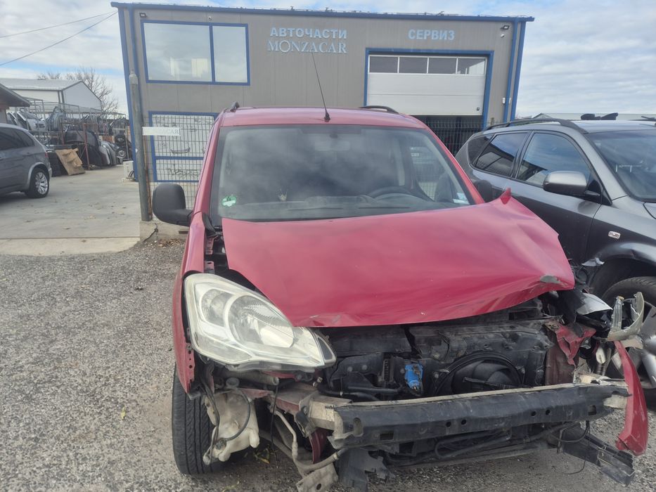 Автомобила е за части