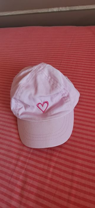 Детски шапки с козирка