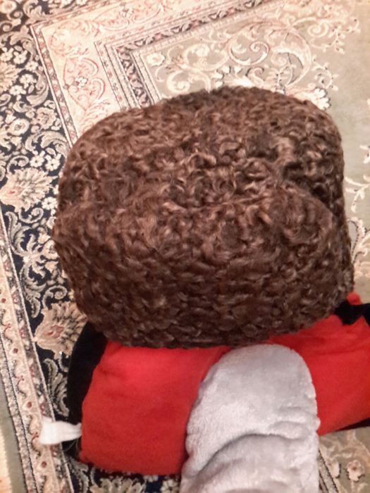 Шапка. Чистый настоящий Каракуль. Новый.