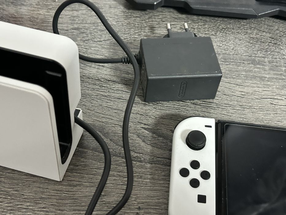 Consola Nintendo Switch Oled + jocuri