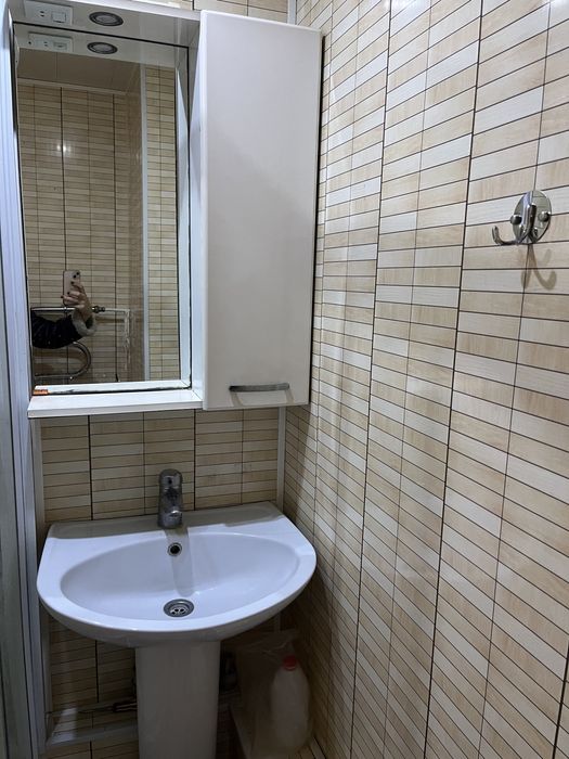 Продам раковину и тумбу