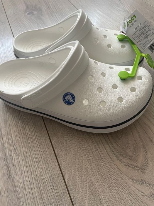 Crocs noi cu eticheta