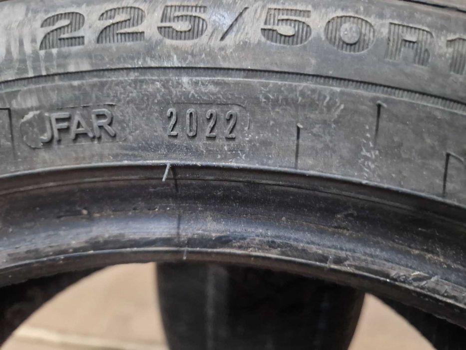 2 Dunlop R17 235/50
зимни гуми
DOT2022