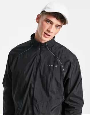 яке Adidas чисто ново