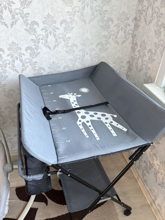 Продам пеленальный столик