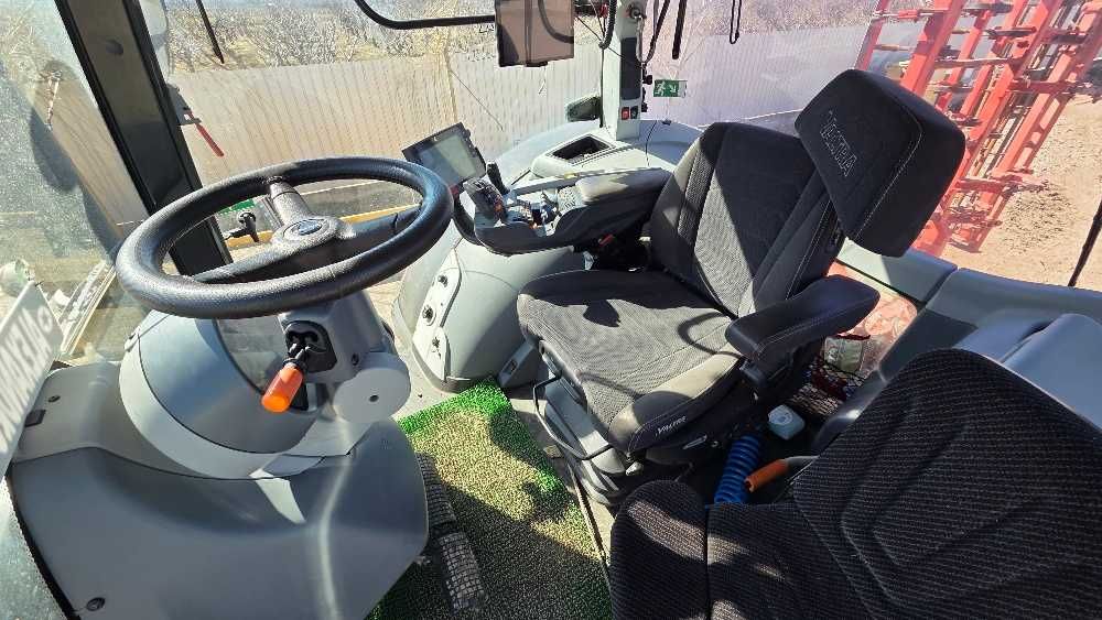 Tractor Valtra S374 Smart Touch