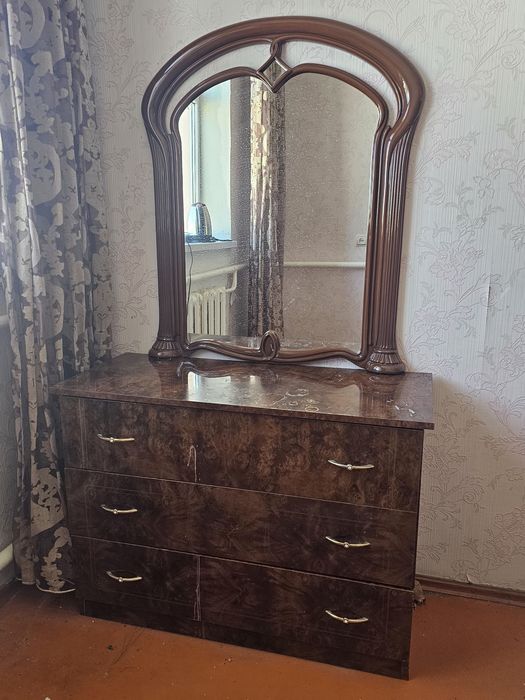 Продам спальный гарнитур