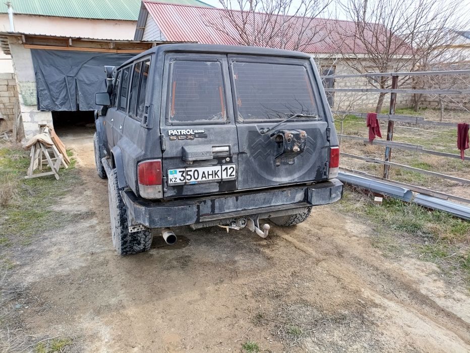 Ниссан Патрол 1993 год