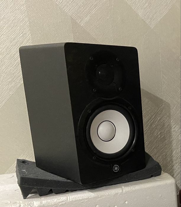 Продам студийные мониторы Yamaha hs5