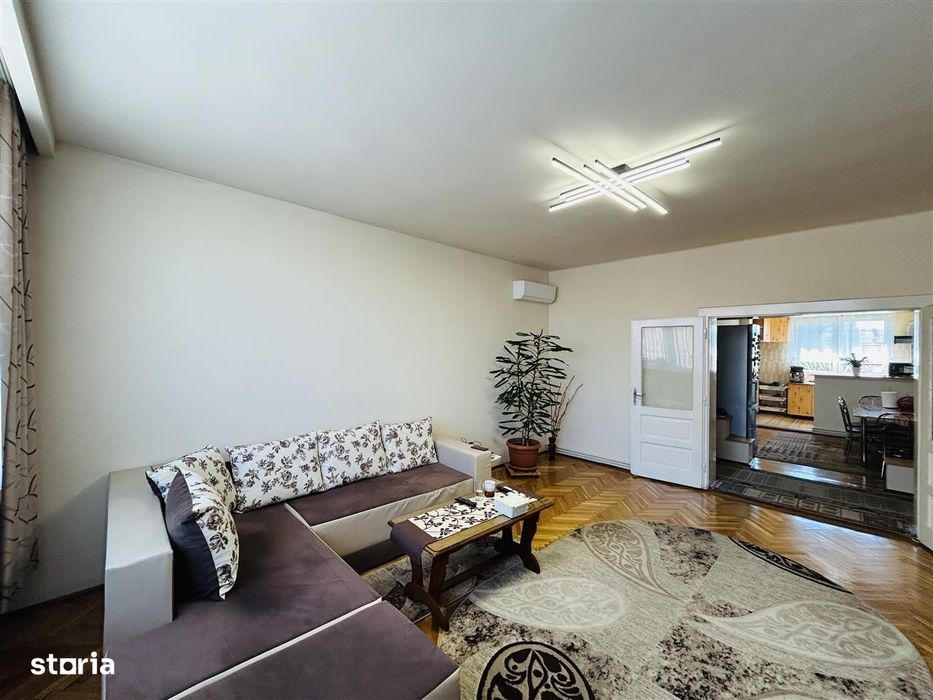 Casa de vanzare – 4 camere, demisol amenajat, curte – Piata Cluj