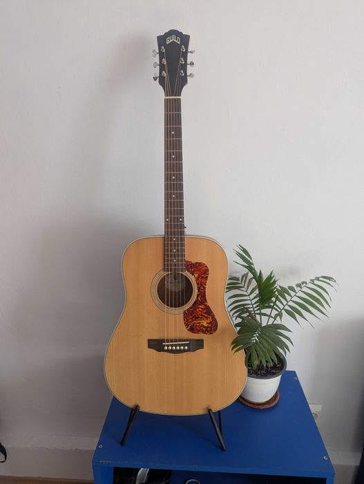 Chitară acustică-electrică Guild D-240E Westerly Archback