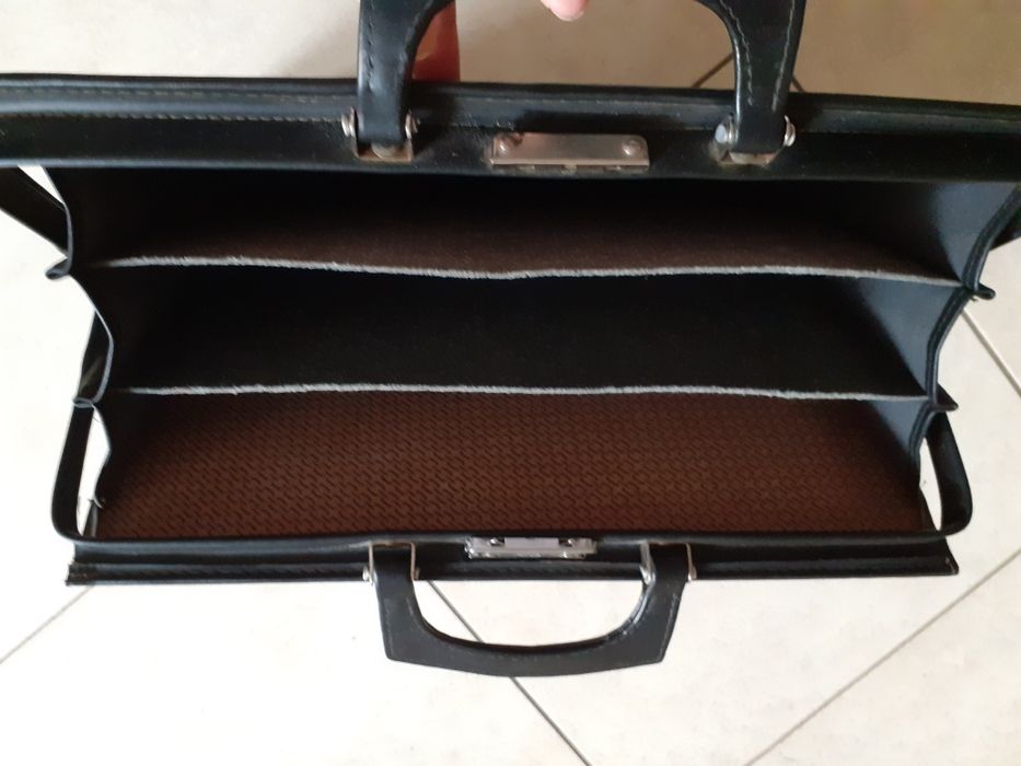 Чанта и куфарче от Соца и съвременна папка