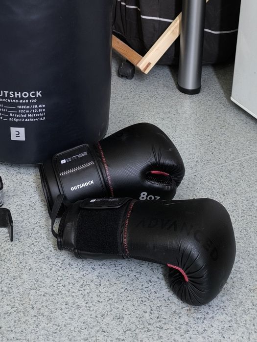 Vând mănuși de box